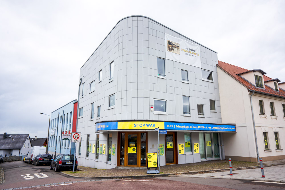 PHYSICAL GRAFFITI: Anker