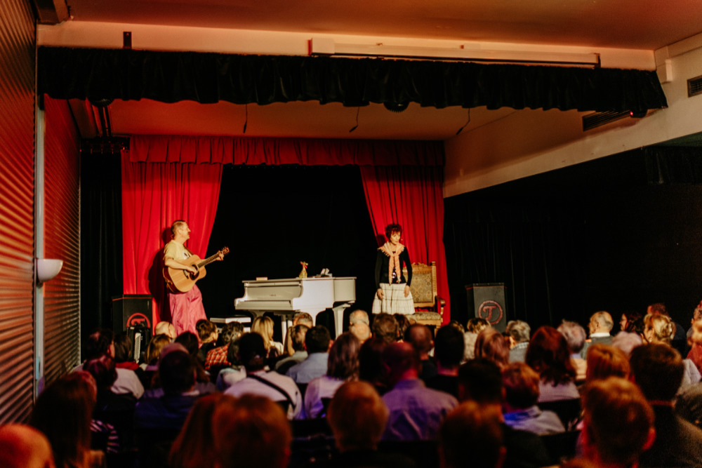 Frauen sind schärfer, als Mann glaubt: Kaberett-Theater-Sanftwut