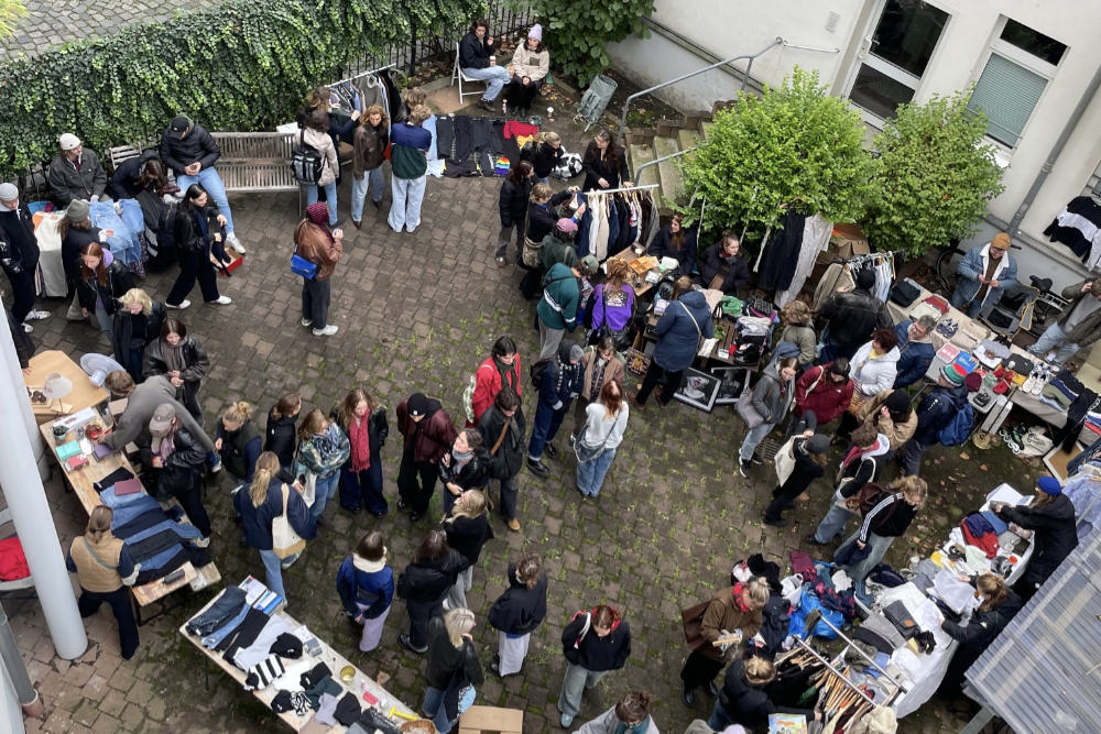 Kantstraße Hinterhofflohmarkt: Kantstraße 12