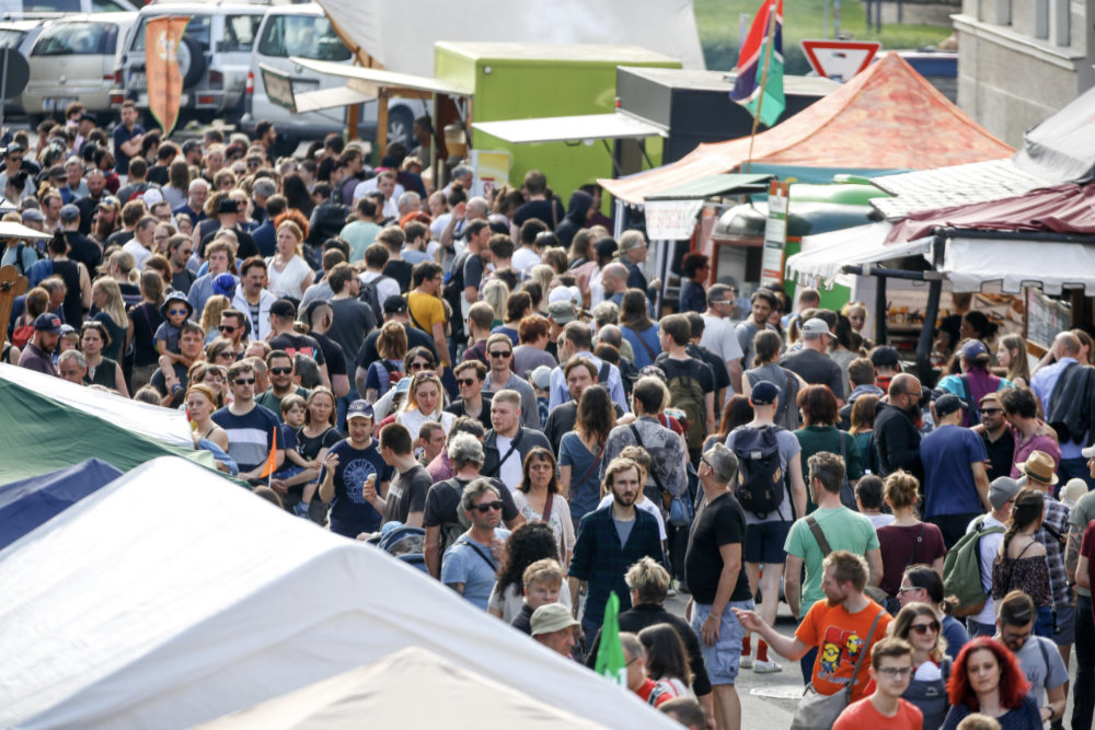 Connewitzer Kiezflohmarkt in Connewitzer Hinterhöfen