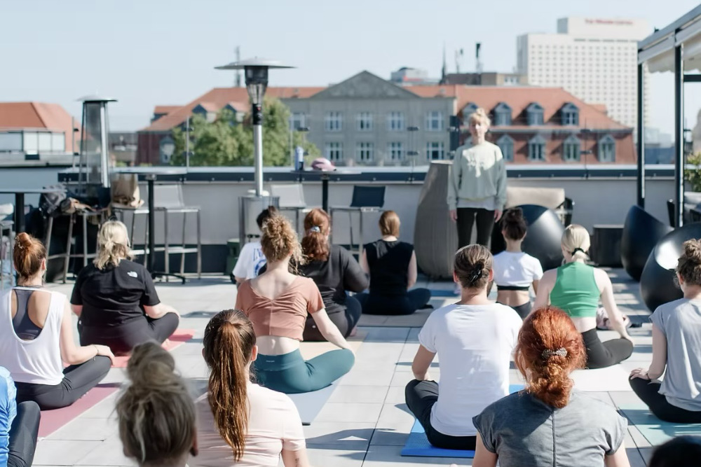 Rooftop Yoga Höfe am Brühl