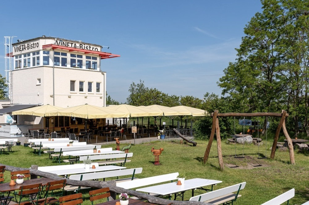 The Fair Ends Duo: Vineta-Bistro