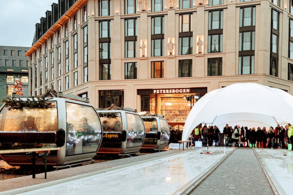 Schweizer Dorf: Burgplatz-Passage Petersbogen