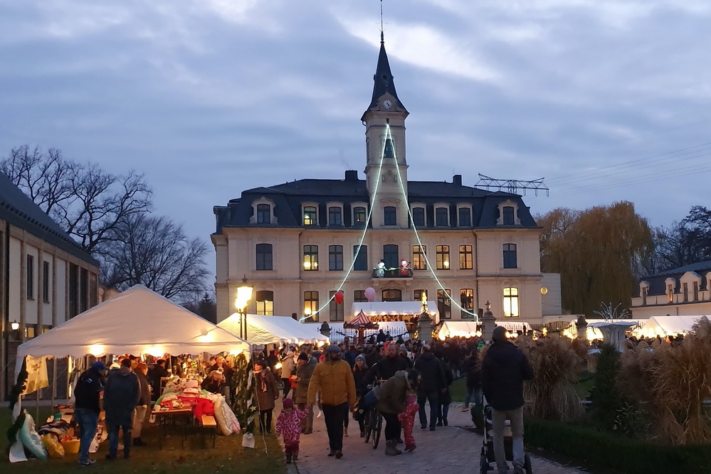 Weihnachtsmarkt am Schloss Schönefeld