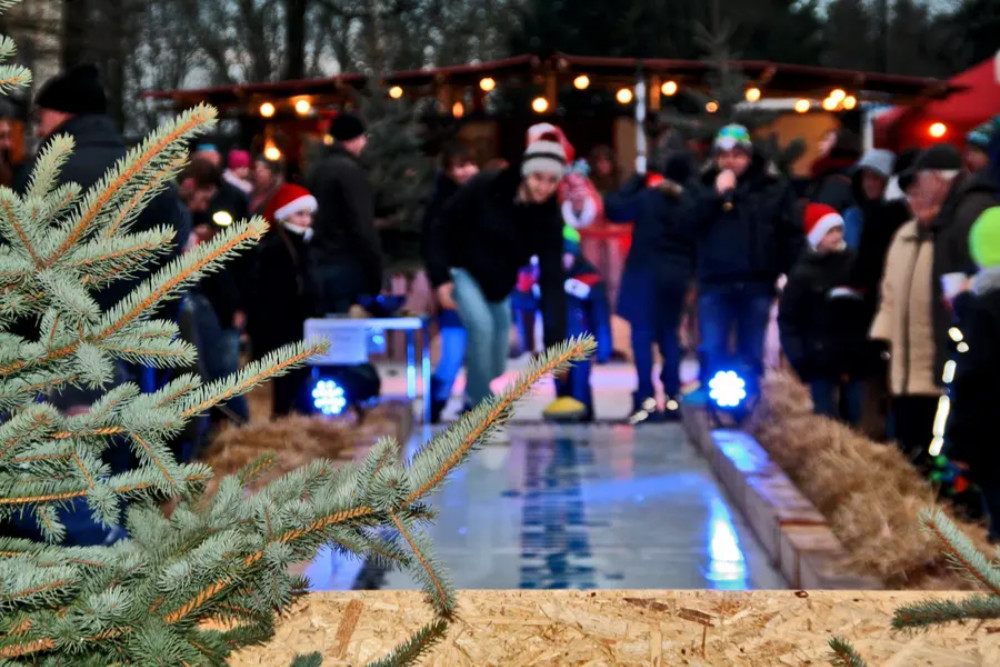 Weihnachtsmarkt Rund ums Eis: Rathausplatz Markkleeberg