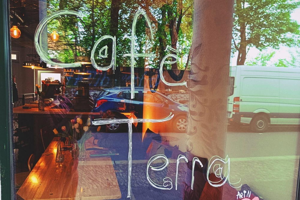 Flohmarkt in dem Keller: Café Terra