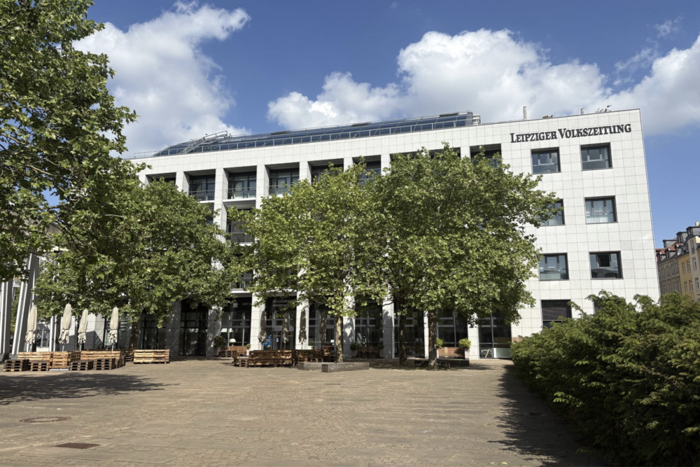 Open Air Yoga: Vorplatz des LVZ-Medienhaus